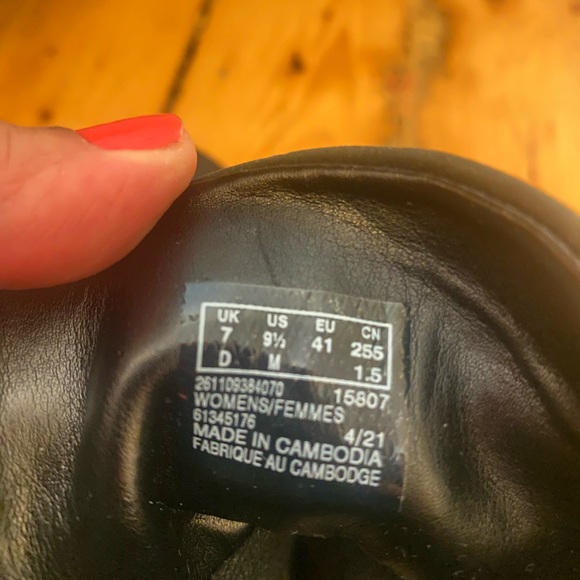 Women’s Clark’s boots size 9.5 - Picture 5 of 5